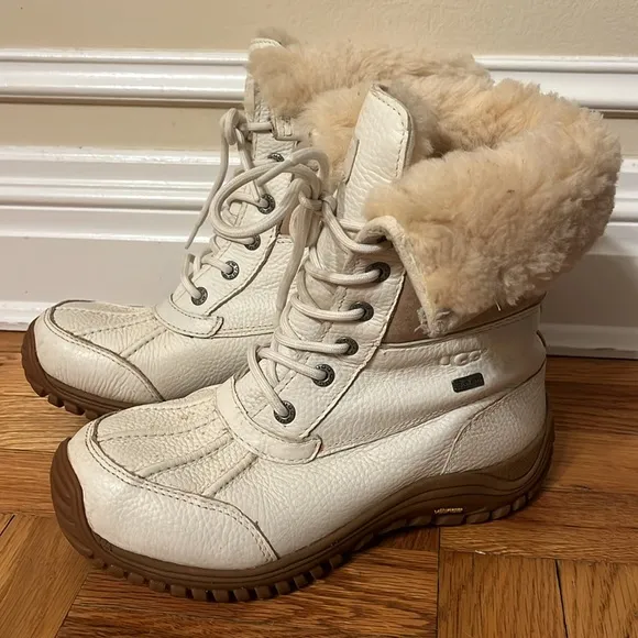 UGG Adirondack snow boots white, Size 7.5