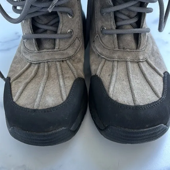 UGG Adirondack Winter Boots Grey Blue Plaid Size Womens US 5 Unisex