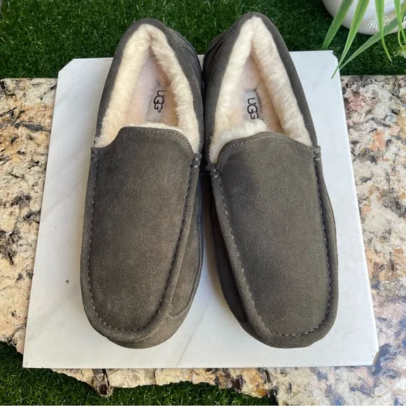 UGG Ascot loafers Men’s Size 11 gently used