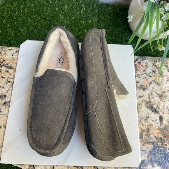 UGG Ascot loafers Men’s Size 11 gently used