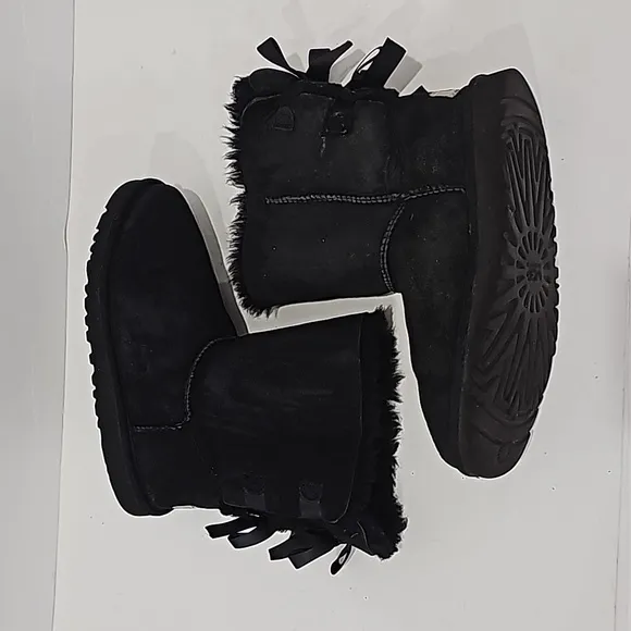 UGG Bailey Bow Black Leather Winter Boots Size 5