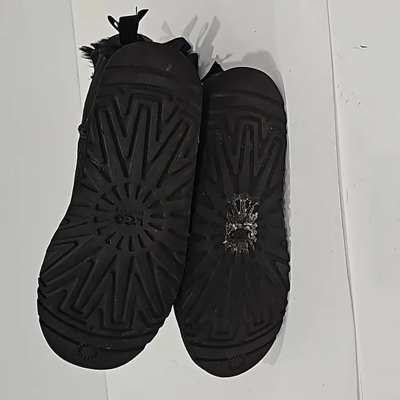 UGG Bailey Bow Black Leather Winter Boots Size 5