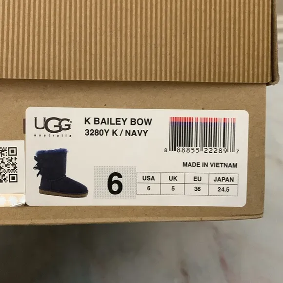 UGG Bailey bow boots navy size 6 winter boots fur boots