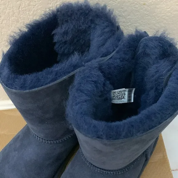UGG Bailey bow boots navy size 6 winter boots fur boots