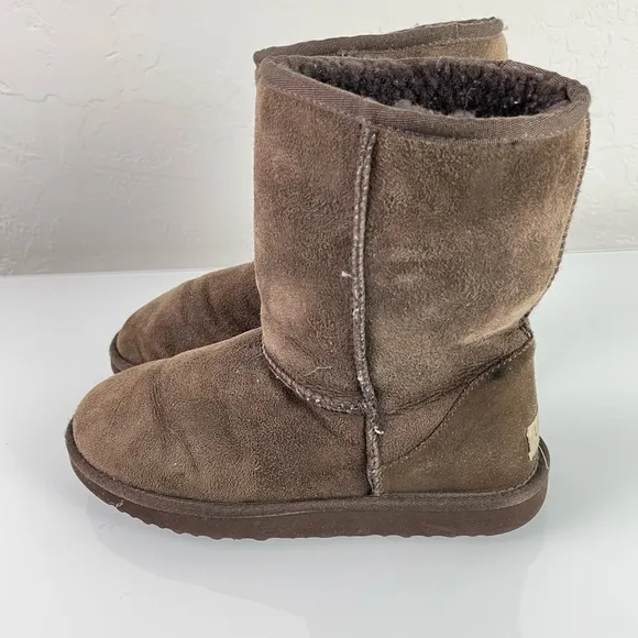 Ugg Boots Classic Short Solid Dark Chocolate‎ Brown Shearling Suede Leather