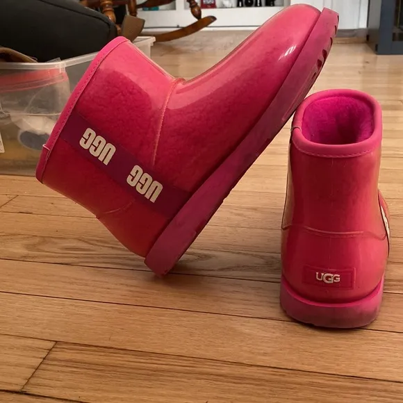 Ugg brand rain/winter boots, worn about 3 x. Hot pink size 6Y