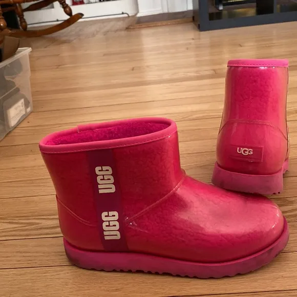 Ugg brand rain/winter boots, worn about 3 x. Hot pink size 6Y