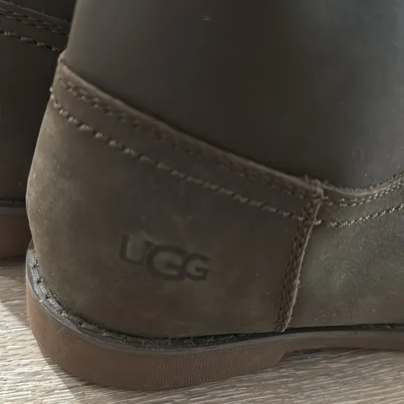 UGG brown boots for kids size US 4