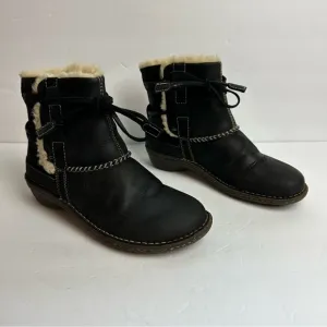 Ugg Caspia Leather Boots Women’s size 8 or EU 39 black sheepskin lined winter