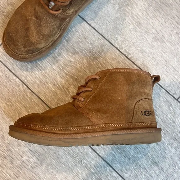 Ugg chestnut Nueumal tie suede sheepskin suede winter boots size 5/6