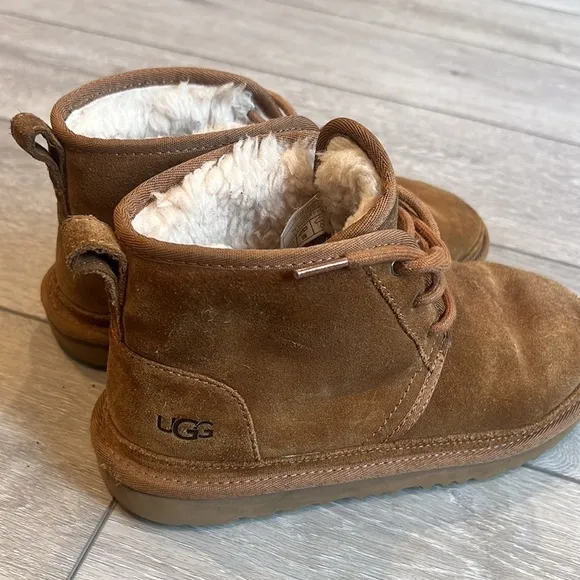 Ugg chestnut Nueumal tie suede sheepskin suede winter boots size 5/6