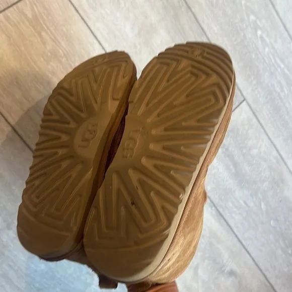 Ugg chestnut Nueumal tie suede sheepskin suede winter boots size 5/6