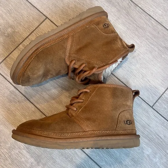 Ugg chestnut Nueumal tie suede sheepskin suede winter boots size 5/6