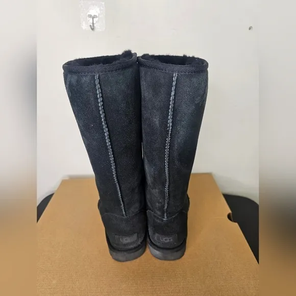 UGG Classic II Women's 17&quot; Tall Black Shearling Suede Snow Boots  Size 10