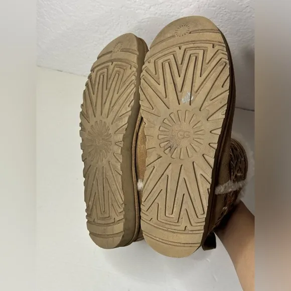 UGG CLASSIC MINI BEAUTY CHESTNUT FLORAL SHEARLING BOOT US 9 / EU 40 / UK 7