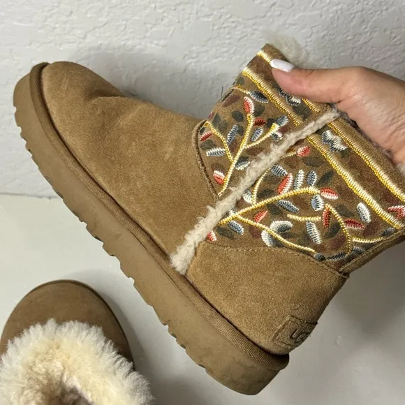 UGG CLASSIC MINI BEAUTY CHESTNUT FLORAL SHEARLING BOOT US 9 / EU 40 / UK 7