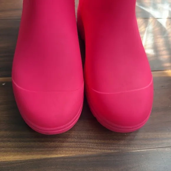 UGG Droplet Mid Bright Pink Rain Boots size 5