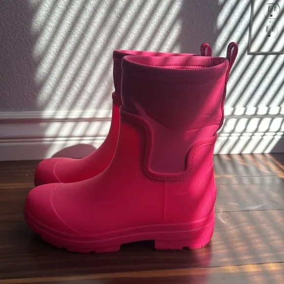 UGG Droplet Mid Bright Pink Rain Boots size 5