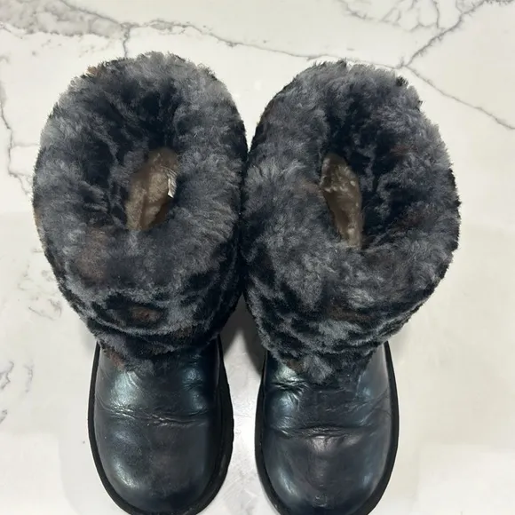 UGG ELLE Animal Print Black Leather Shearling Sheep Skin Winter Boots. Size 5