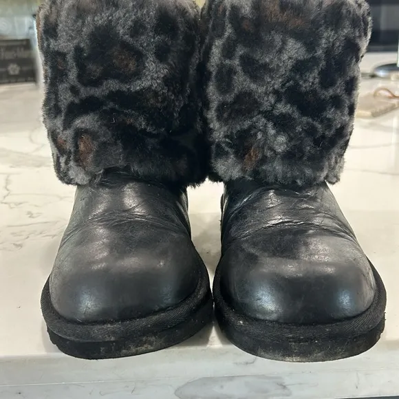 UGG ELLE Animal Print Black Leather Shearling Sheep Skin Winter Boots. Size 5