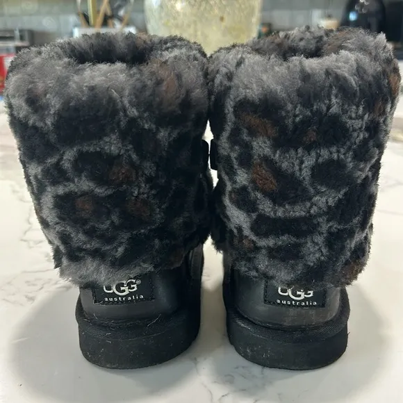 UGG ELLE Animal Print Black Leather Shearling Sheep Skin Winter Boots. Size 5