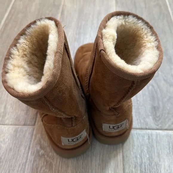 UGG Girls Classic Winter Boots in Chestnut
