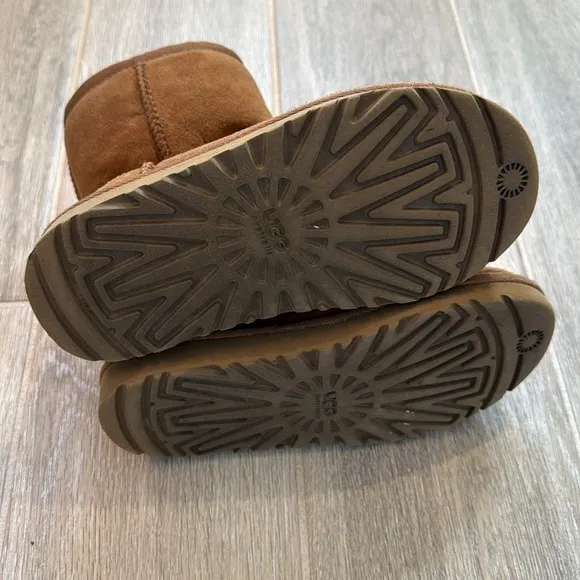 UGG Girls Classic Winter Boots in Chestnut