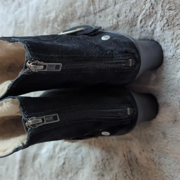 UGG Gisselle Black Leather Shearling Zip Ankle Boots Womens Size 7 M Winter