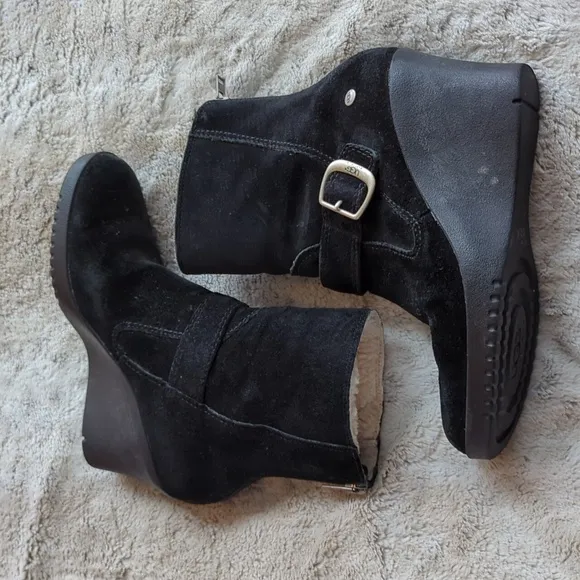 UGG Gisselle Black Leather Shearling Zip Ankle Boots Womens Size 7 M Winter
