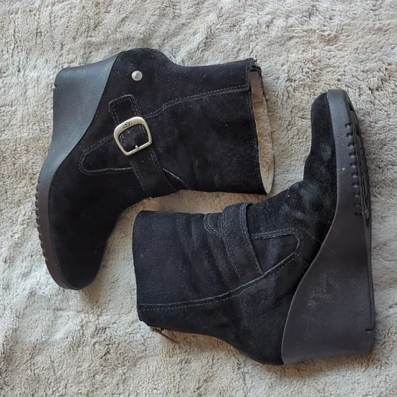 UGG Gisselle Black Leather Shearling Zip Ankle Boots Womens Size 7 M Winter
