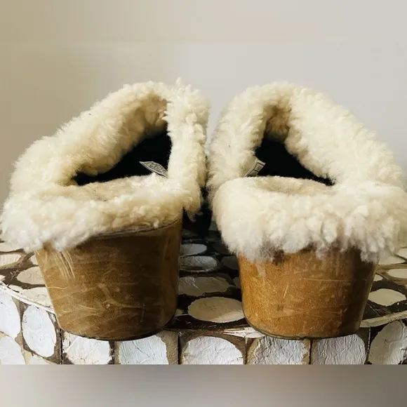 UGG Kalie Clogs Mules Women’s Size 8 Sheepskin Suede Leather Slip-On Shoes