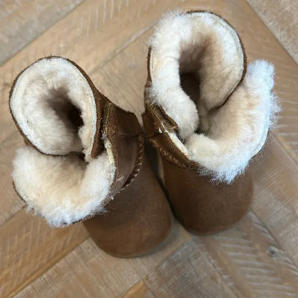 UGG Keelan Toddler Suede Lined Velcro Opening Winter Boots