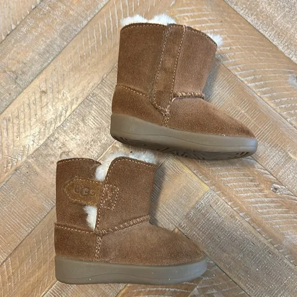UGG Keelan Toddler Suede Lined Velcro Opening Winter Boots