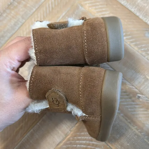 UGG Keelan Toddler Suede Lined Velcro Opening Winter Boots