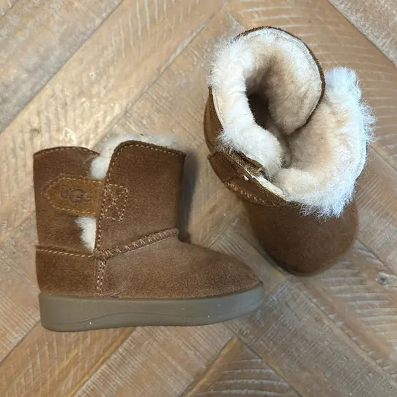 UGG Keelan Toddler Suede Lined Velcro Opening Winter Boots