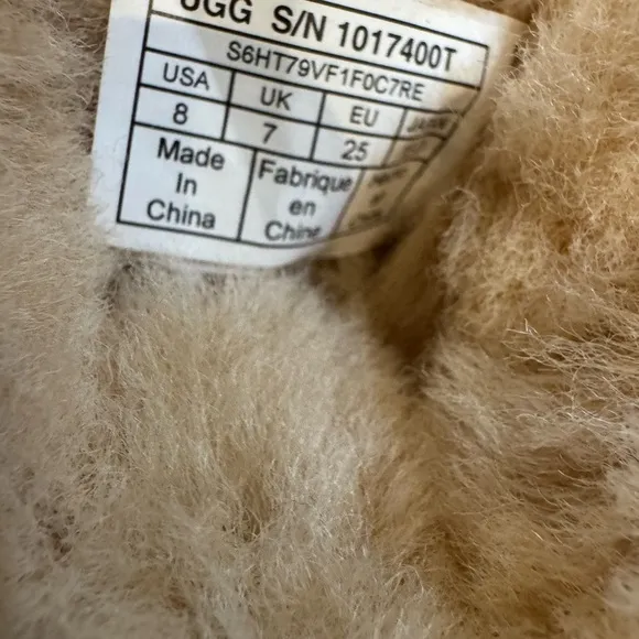 UGG Kids Bailey Button Chestnut Boots size 8