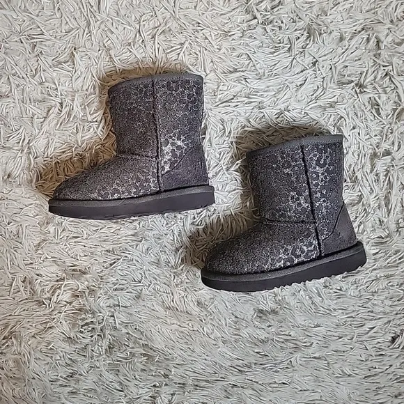 UGG Kids' Classic II Glitter Leopard Boots Size 10 Big Girls Kids 1112388T