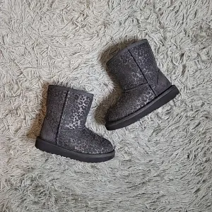 UGG Kids' Classic II Glitter Leopard Boots Size 10 Big Girls Kids 1112388T