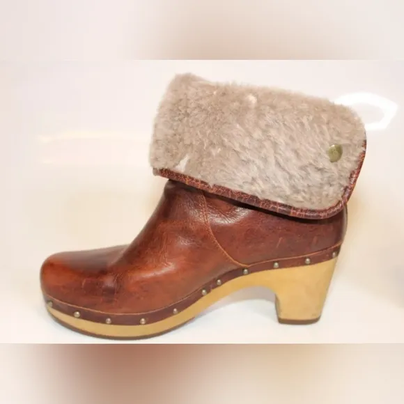 UGG Lynnea II Womens 7 38 Brown Leather Clog Boots Ankle Booties