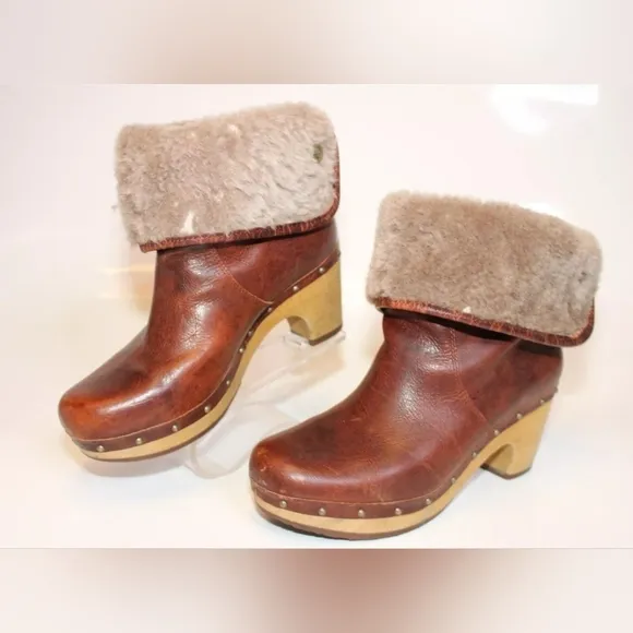 UGG Lynnea II Womens 7 38 Brown Leather Clog Boots Ankle Booties