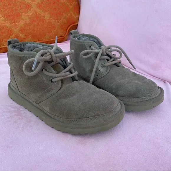 UGG Neumel Booties Suede Furry Inner Burnt Olive 38 Size 7 Women’s Boots EUC