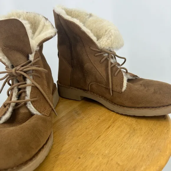 UGG Quincy,  soft sheepskin lined combat winter boot 9.5