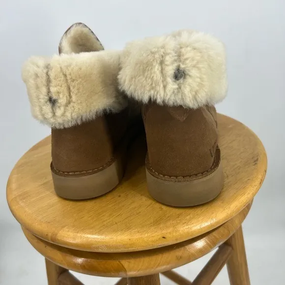 UGG Quincy,  soft sheepskin lined combat winter boot 9.5