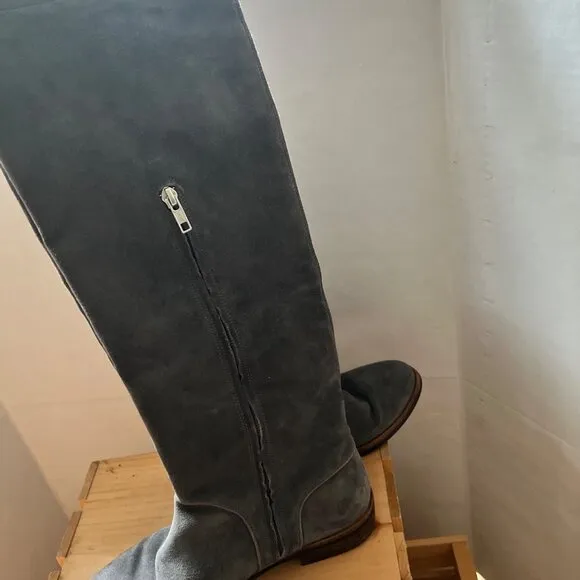 Ugg Size 8 Grey Daley Suede Tall Equestrian Boots