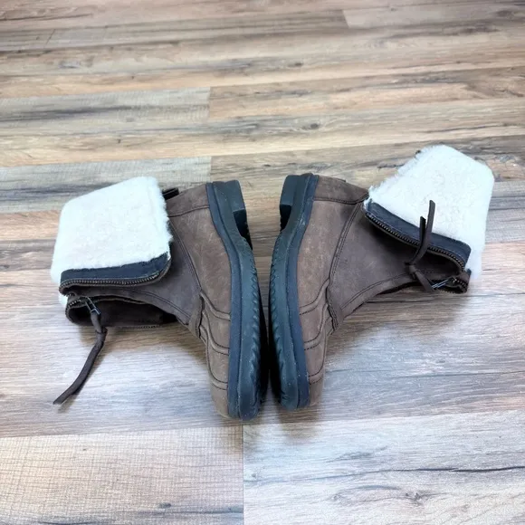 UGG Size 9.5 EUR 40 Zip Arquette Brown Leather Winter Boots Women Sheepskin Cuff