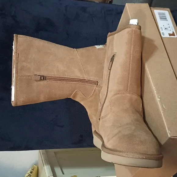 UGG Winter Celvin Shearling Boots in Chestnut