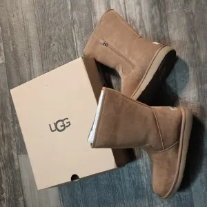 UGG Winter Celvin Shearling Boots in Chestnut