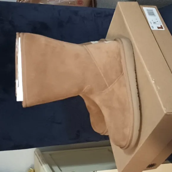UGG Winter Celvin Shearling Boots in Chestnut