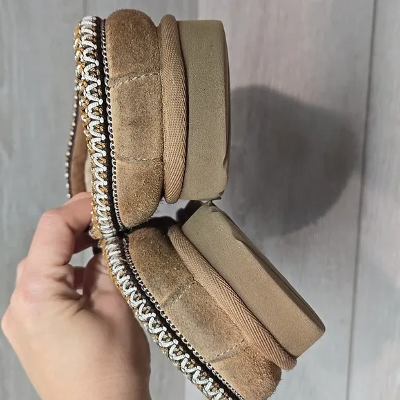 UGG Women Suede Sheepskin Slippers Shoes Sz 6 Mule Clog