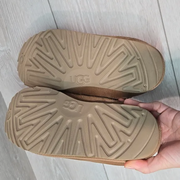 UGG Women Suede Sheepskin Slippers Shoes Sz 6 Mule Clog